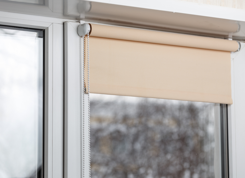 Rolety wewnętrzne w mieszkaniu